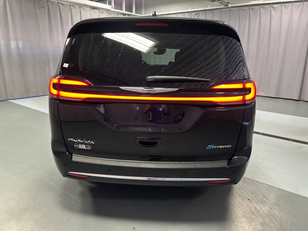 Used 2024 Chrysler Pacifica Select image 6
