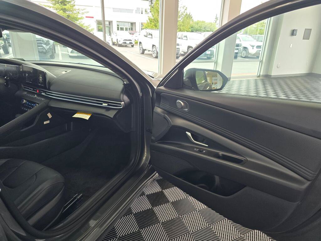 New 2026 Hyundai Elantra Limited FWD image 38