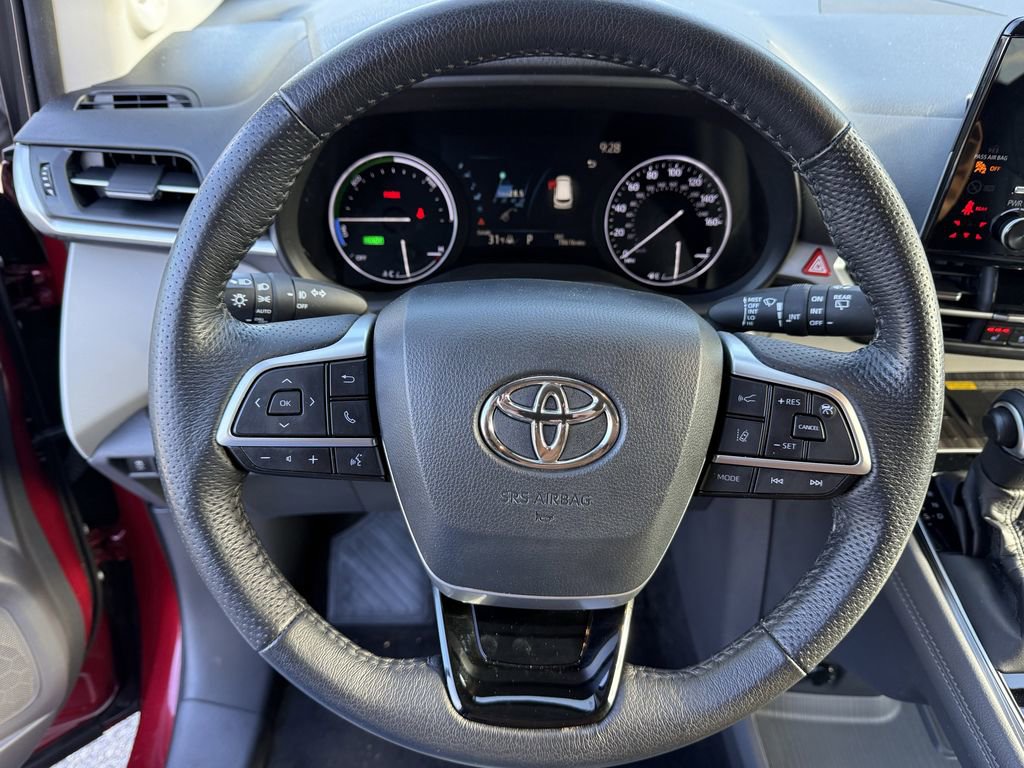 Used 2021 Toyota Sienna Limited image 23