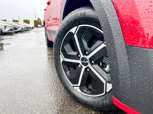 Used 2024 Kia Niro EX image 2