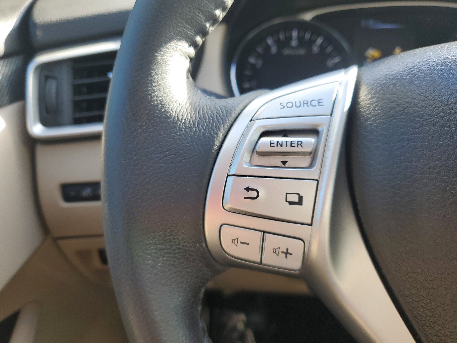 Used 2016 Nissan Rogue SL w/ SL Premium Package image 19