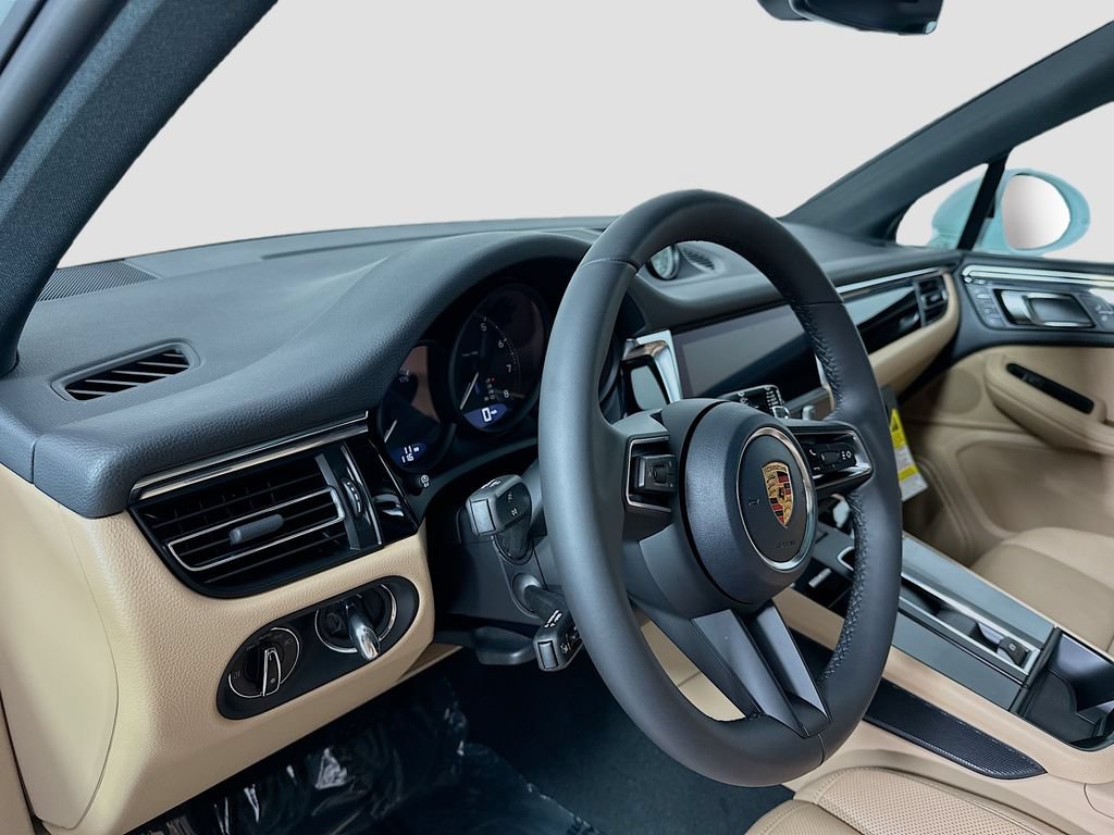 Certified 2026 Porsche Macan AWD/4WD image 4