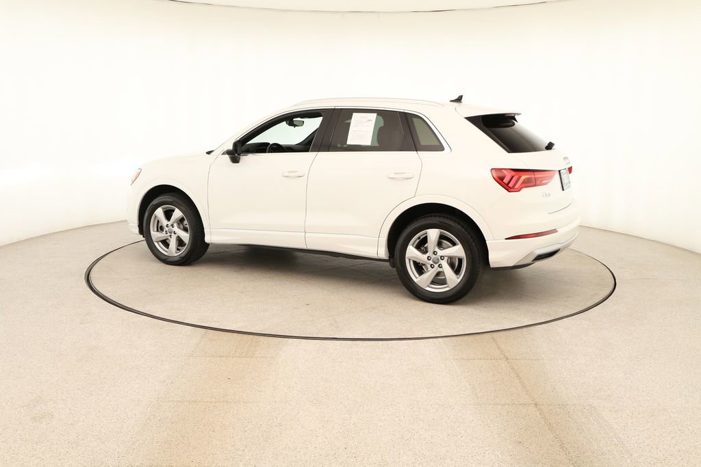 Used 2020 Audi Q3 2.0T Premium w/ Convenience Package AWD/4WD image 3