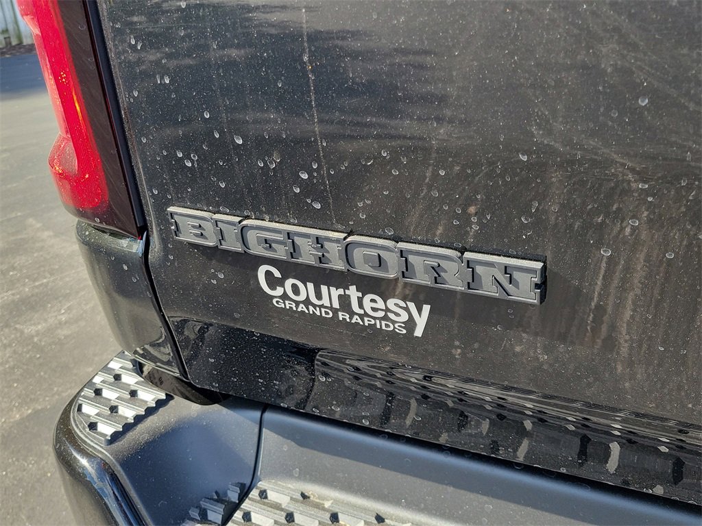 New 2026 RAM 1500 4x4 Crew Cab image 9