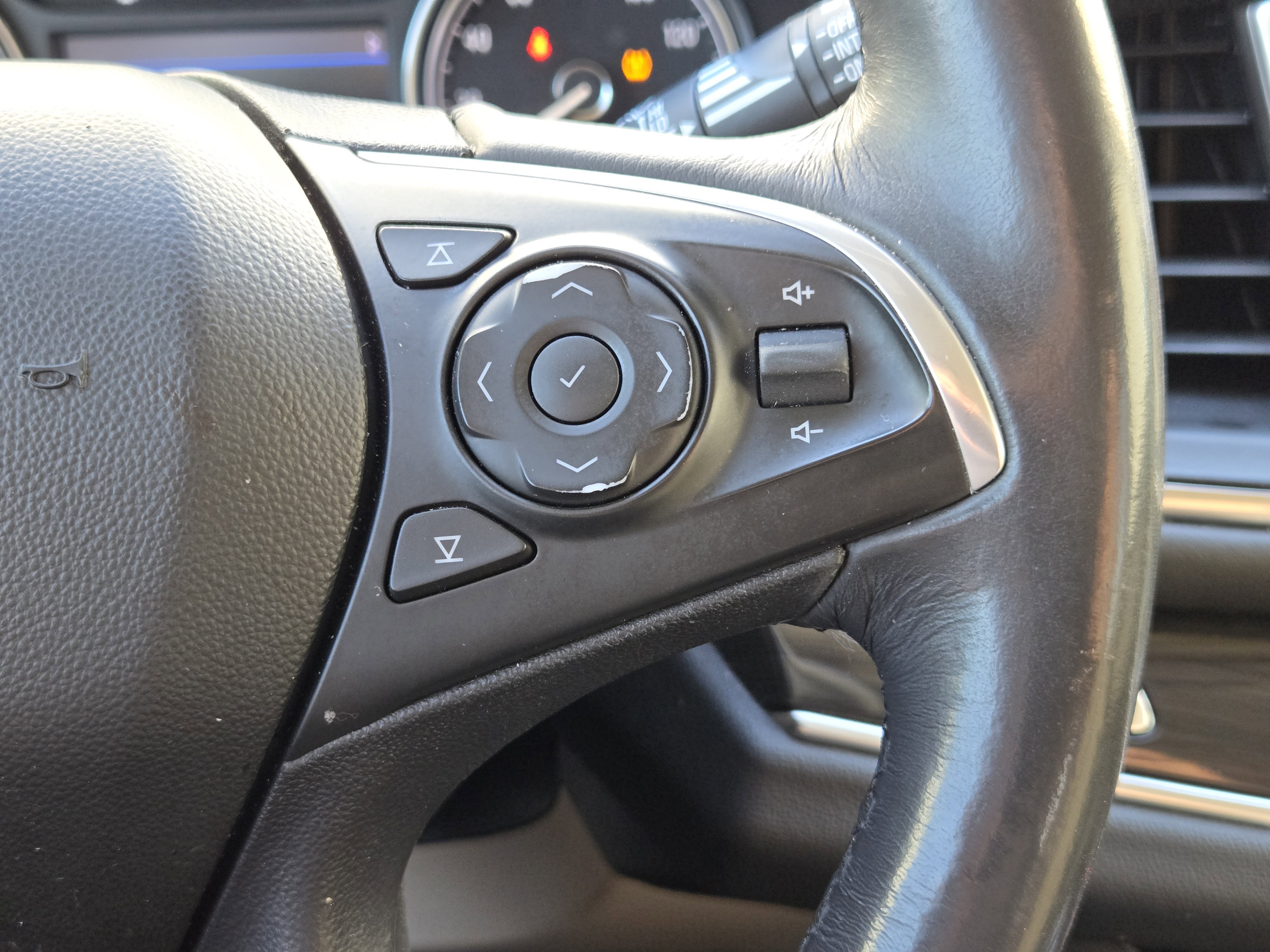 Used 2020 Buick Enclave Essence w/ Sport Touring Edition image 29