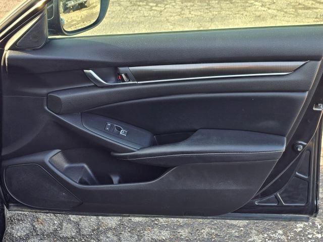 Used 2018 Honda Accord Sport image 17
