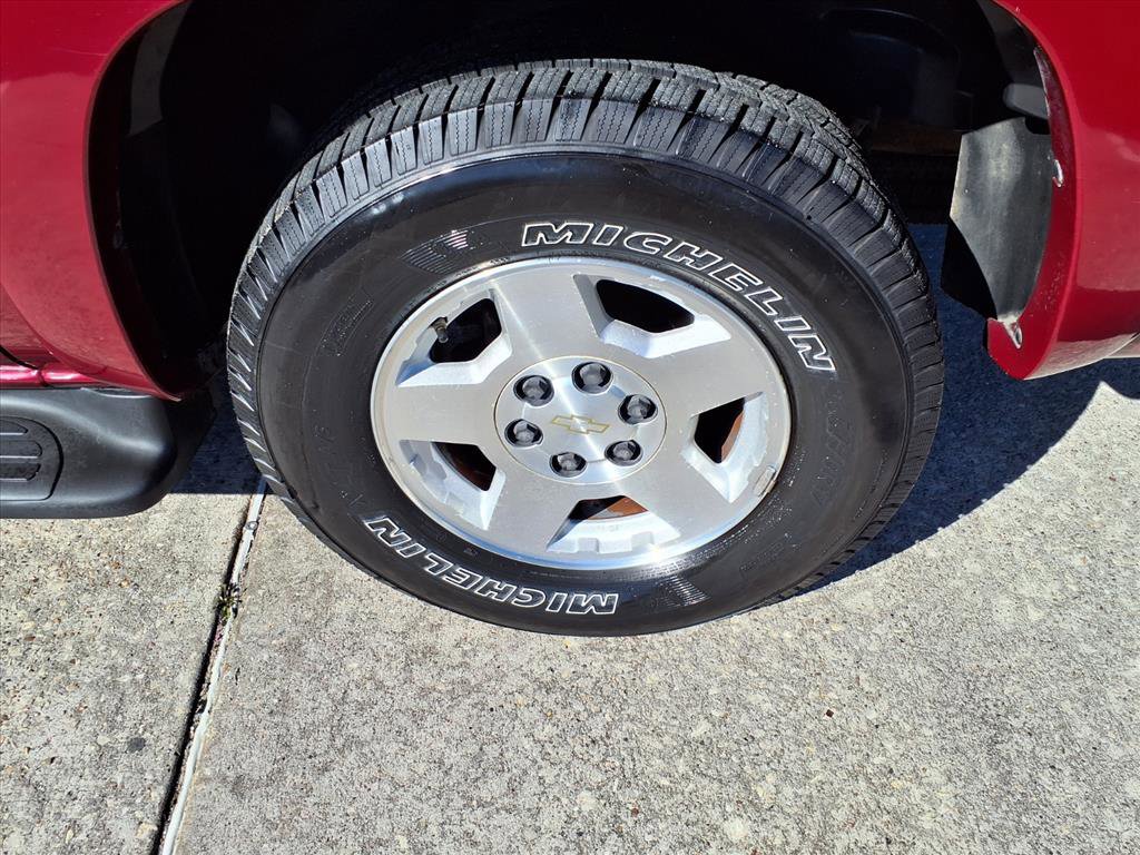 Used 2004 Chevrolet Suburban LS w/ Preferred Equipment Group image 25