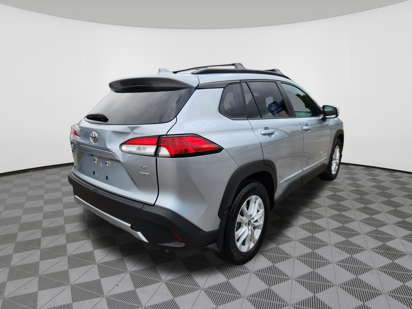 Used 2023 Toyota Corolla Cross LE w/ Moonroof Package AWD/4WD image 4