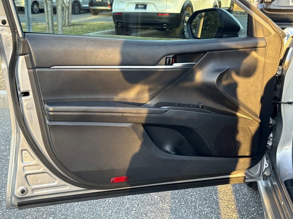 Used 2022 Toyota Camry SE image 23