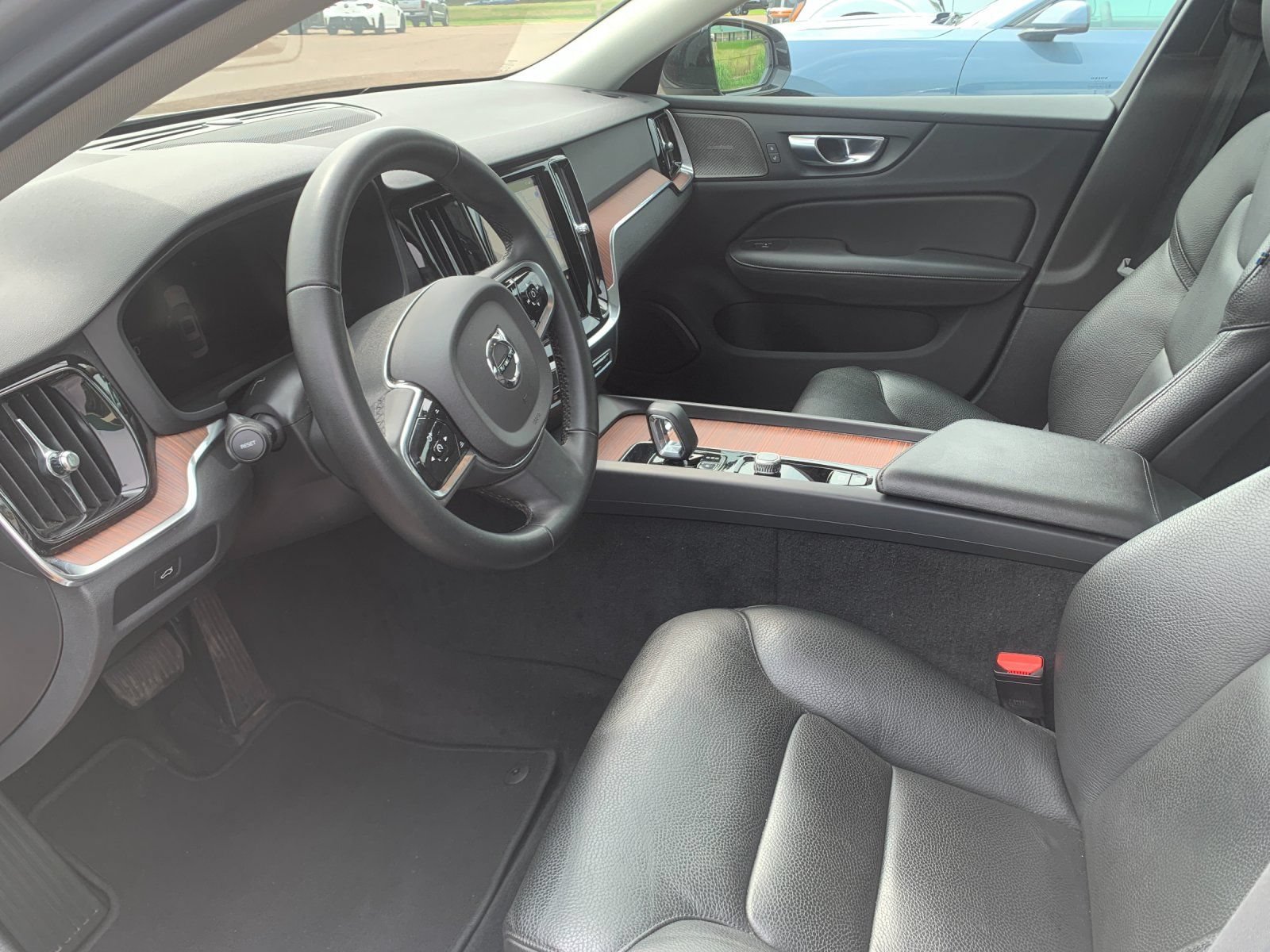 Used 2025 Volvo S60 B5 Plus AWD/4WD image 12