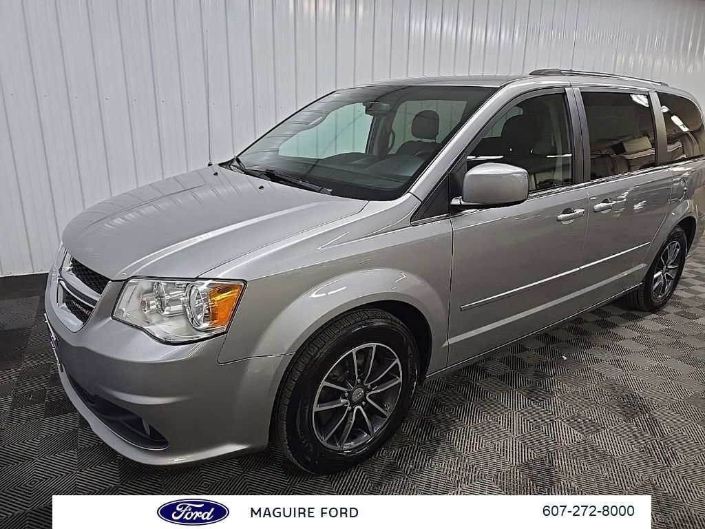 Used 2017 Dodge Grand Caravan SXT image 10