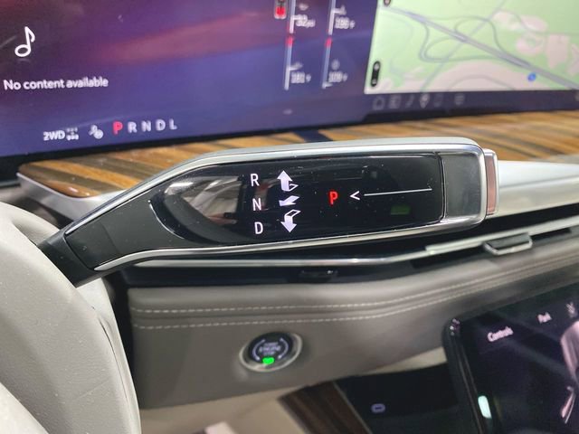 Used 2025 Cadillac Escalade Sport Platinum image 16