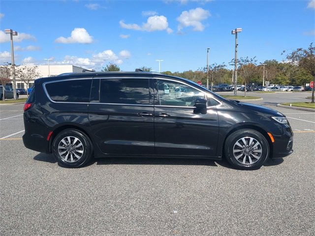 Used 2021 Chrysler Pacifica Touring-L image 3