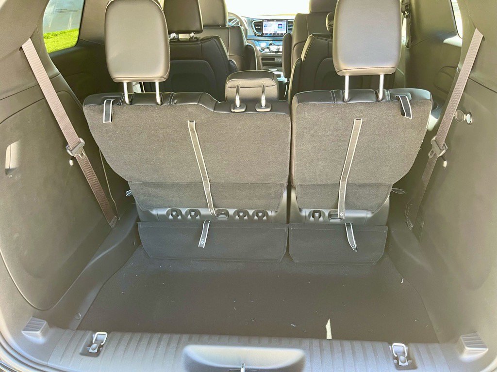 New 2026 Chrysler Pacifica Select image 18