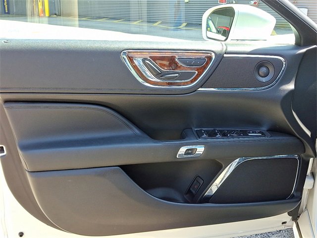 Used 2017 Lincoln Continental Select w/ Climate Package image 12