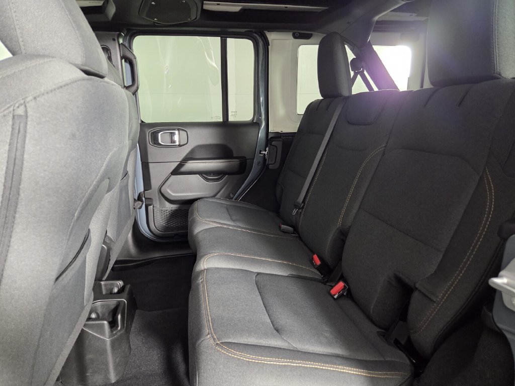 Used 2026 Jeep Wrangler Unlimited Sahara AWD/4WD image 22