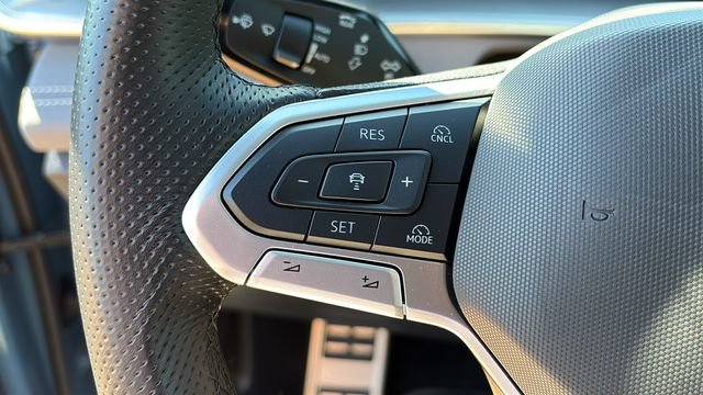 Used 2025 Volkswagen Tiguan SE R-Line AWD/4WD image 13