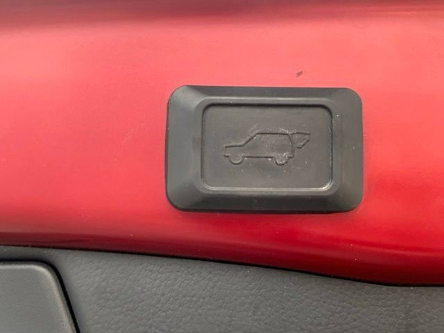 Used 2020 Toyota RAV4 XLE w/ Convenience Package AWD/4WD image 4