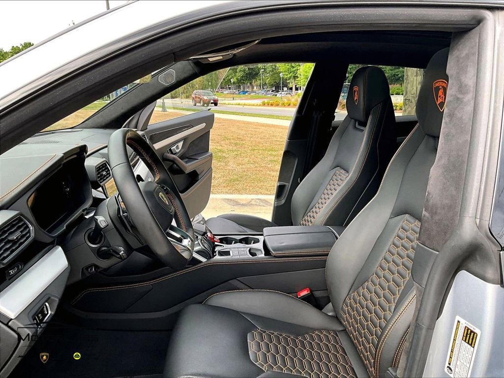 Used 2020 Lamborghini Urus AWD/4WD image 24
