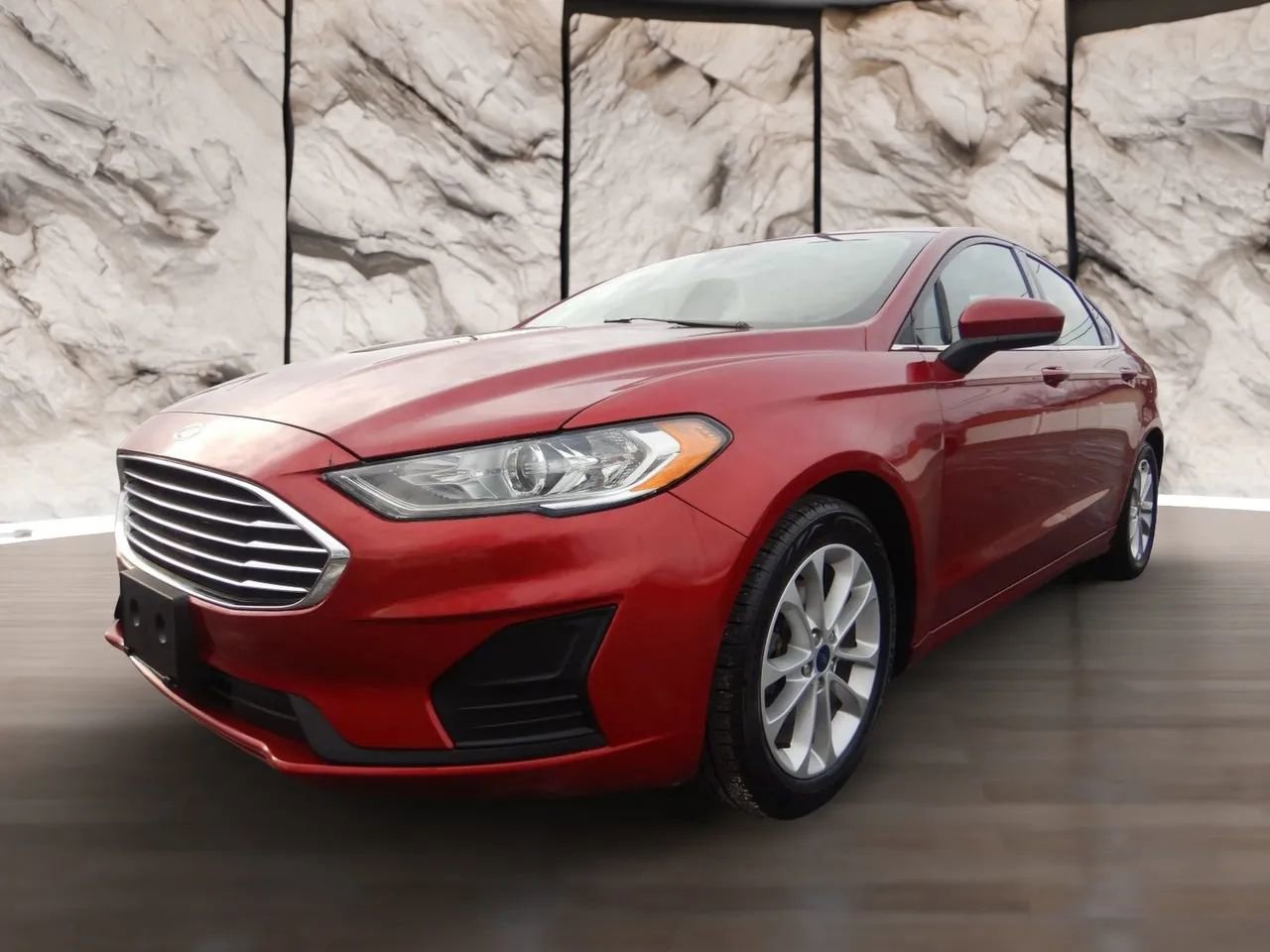Used 2019 Ford Fusion SE image 1