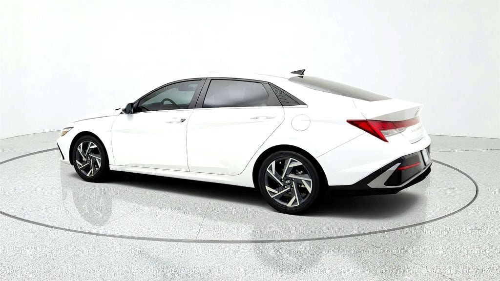 Used 2024 Hyundai Elantra Limited FWD image 7
