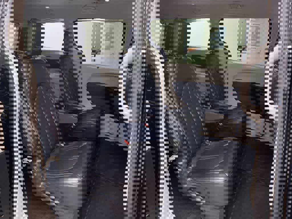 Used 2024 Chrysler Pacifica Touring-L image 17