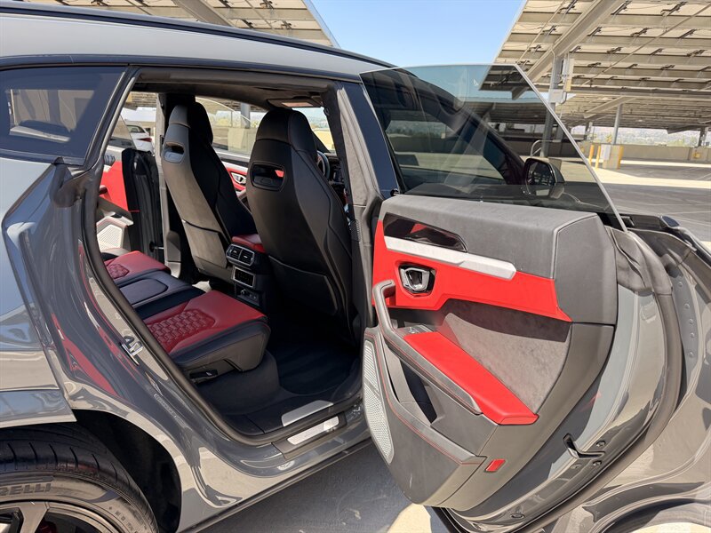 Used 2021 Lamborghini Urus AWD/4WD image 22