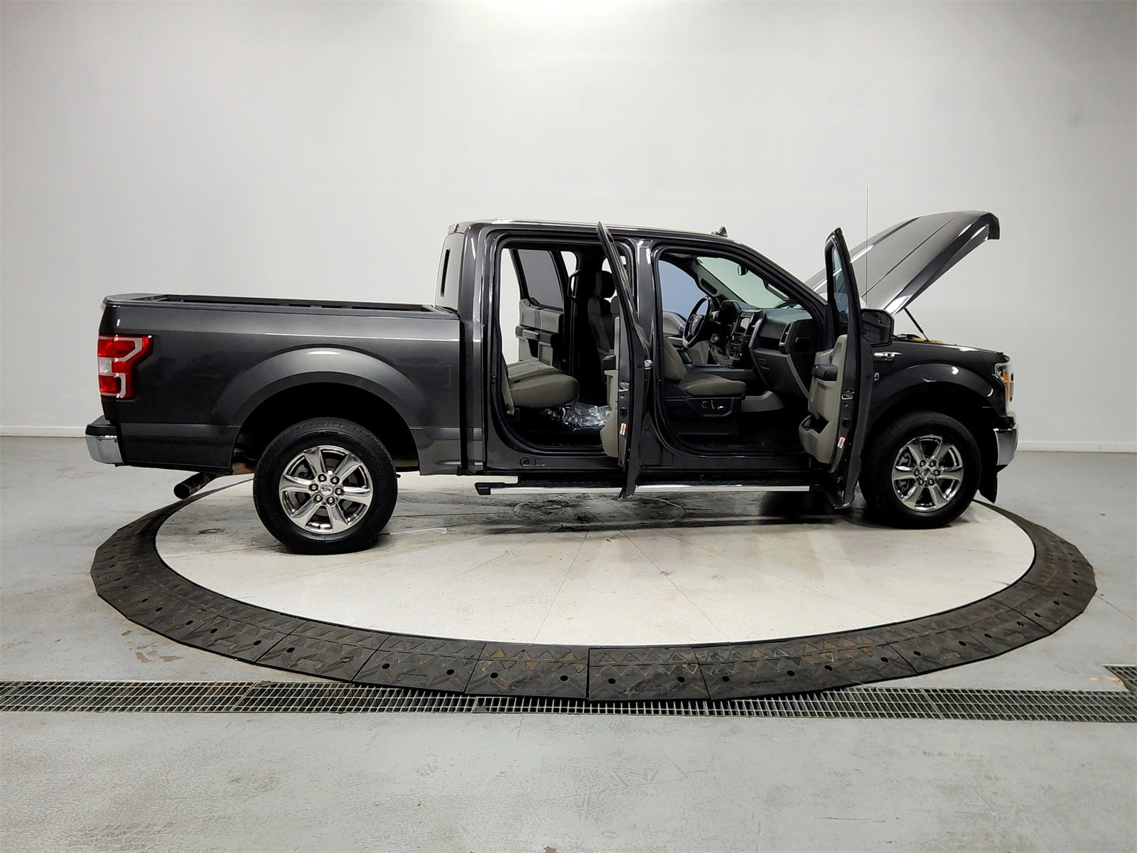 Used 2018 Ford F150 XLT w/ Equipment Group 302A Luxury image 16