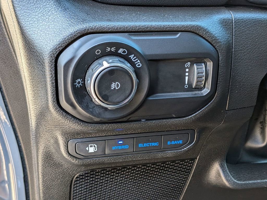 Used 2023 Jeep Wrangler Unlimited Sahara w/ Cold Weather Group AWD/4WD image 13