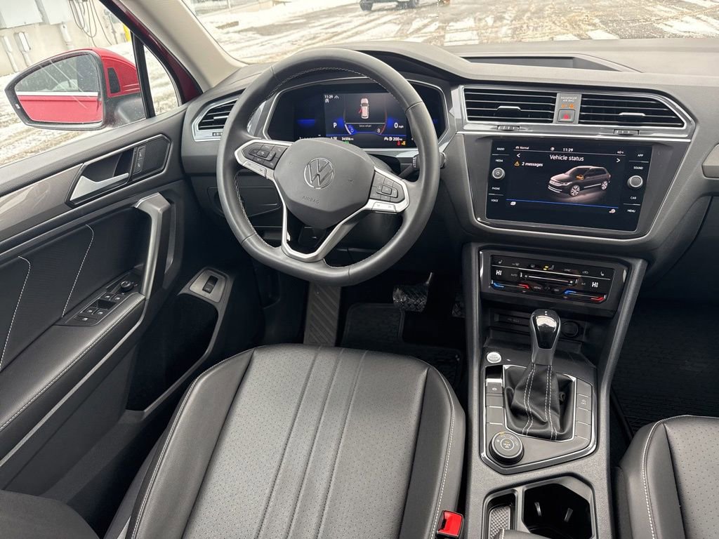 Used 2022 Volkswagen Tiguan SE w/ Panoramic Sunroof Package image 11