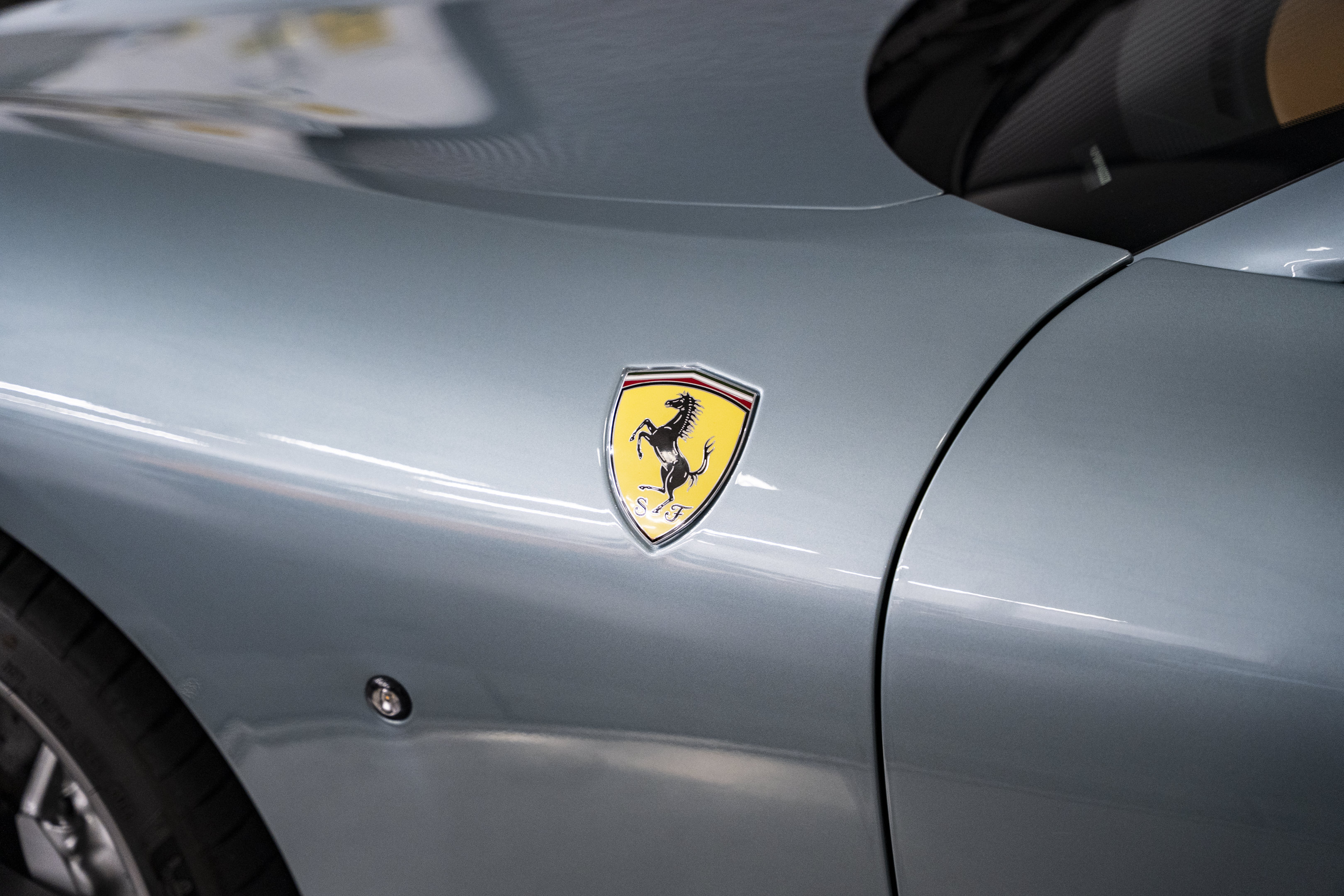 Used 2025 Ferrari Roma Spider RWD image 18