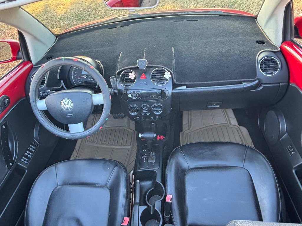 Used 2007 Volkswagen Beetle Convertible w/ Package 1 FWD image 4