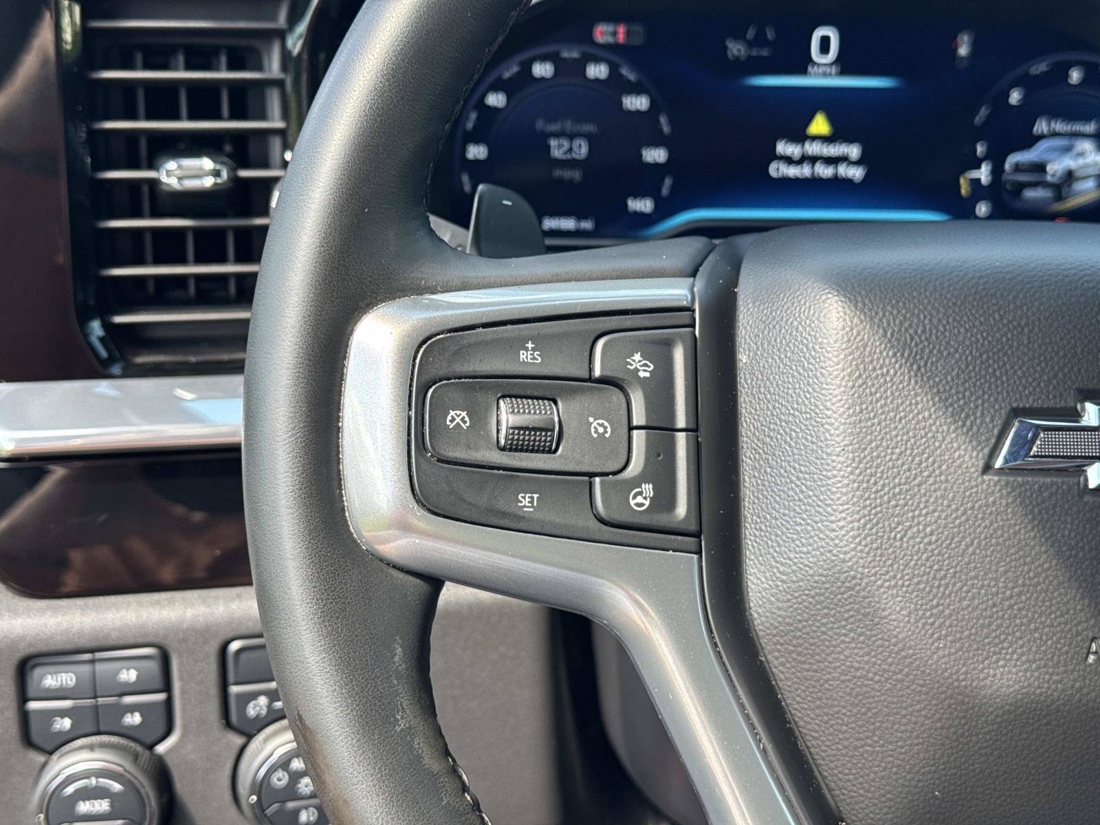 Used 2024 Chevrolet Silverado 1500 LT Trail Boss w/ Convenience Package II AWD/4WD image 16