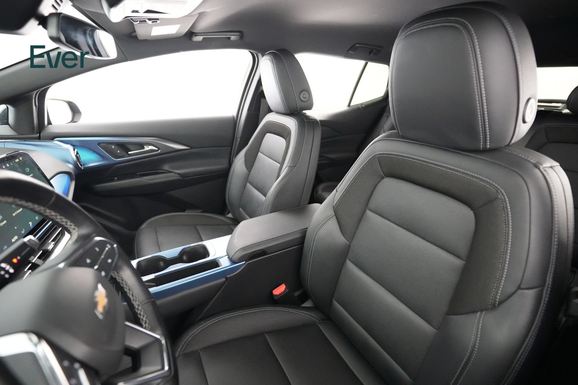 Used 2024 Chevrolet Equinox EV LT FWD image 4