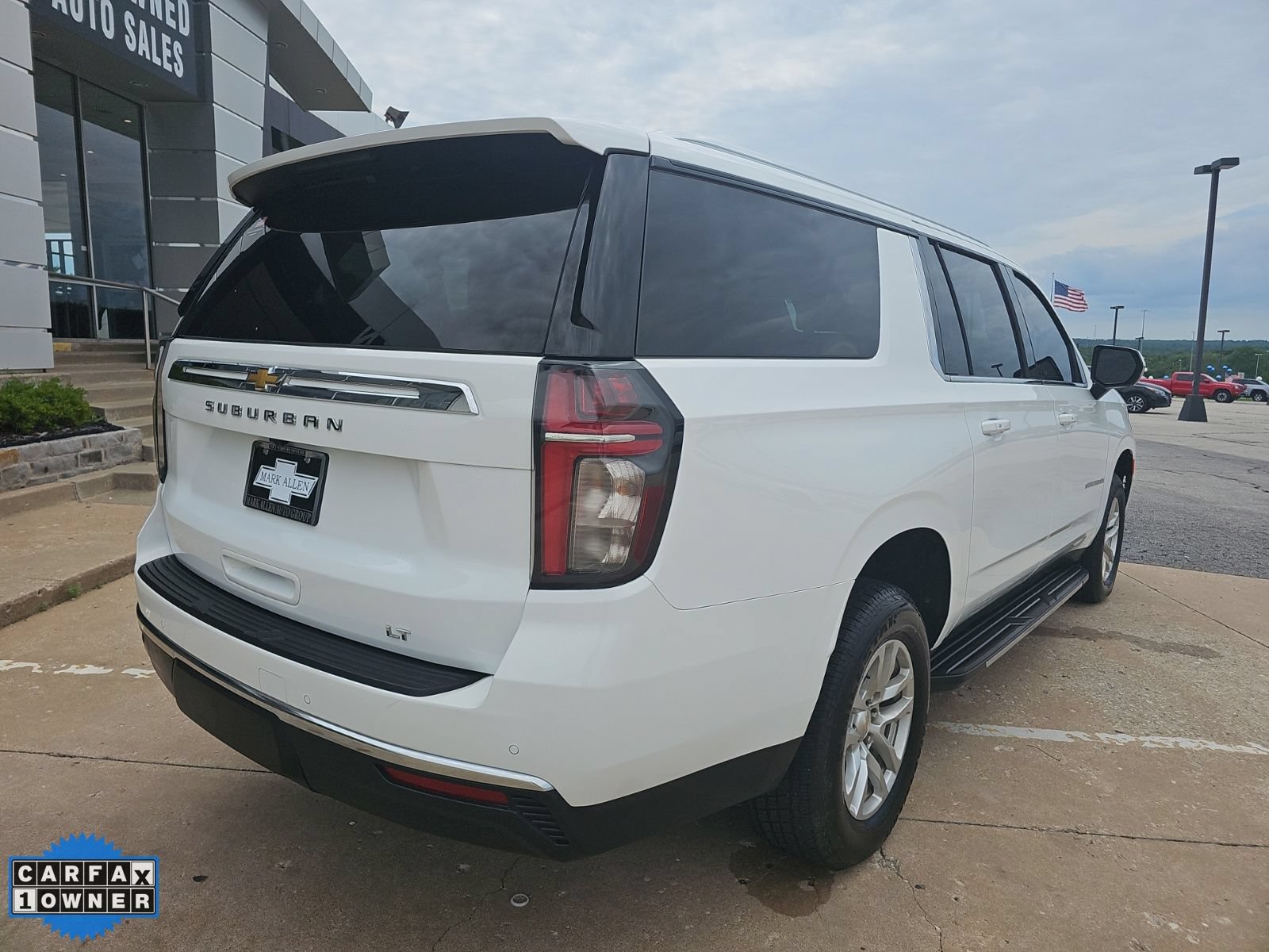 Used 2024 Chevrolet Suburban LT AWD/4WD image 4