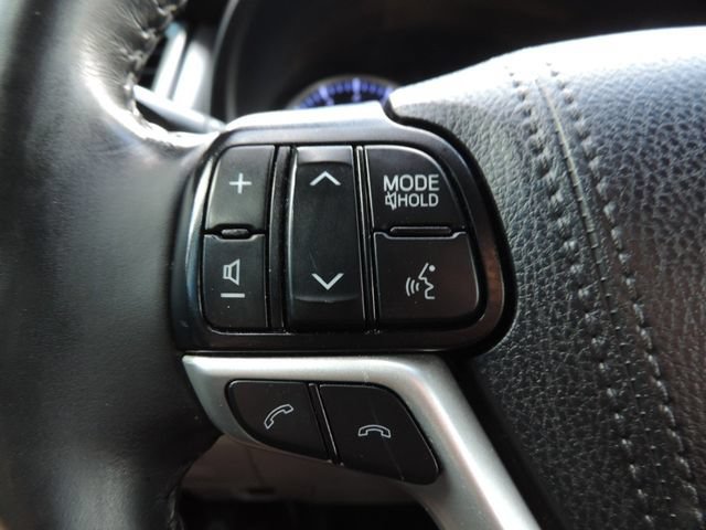 Used 2019 Toyota Highlander Plus FWD image 31