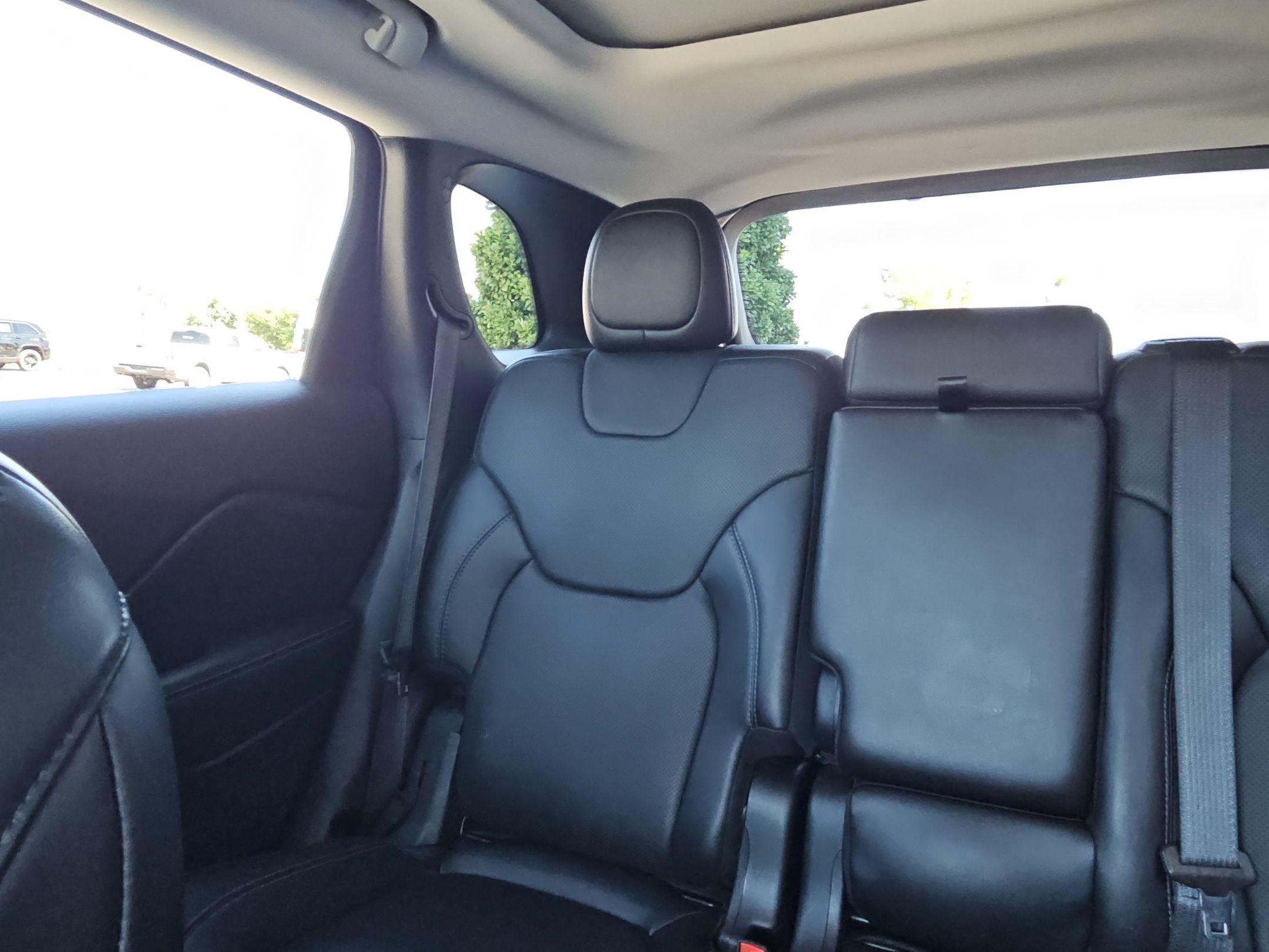 Used 2022 Jeep Cherokee Limited w/ Elite Package AWD/4WD image 23