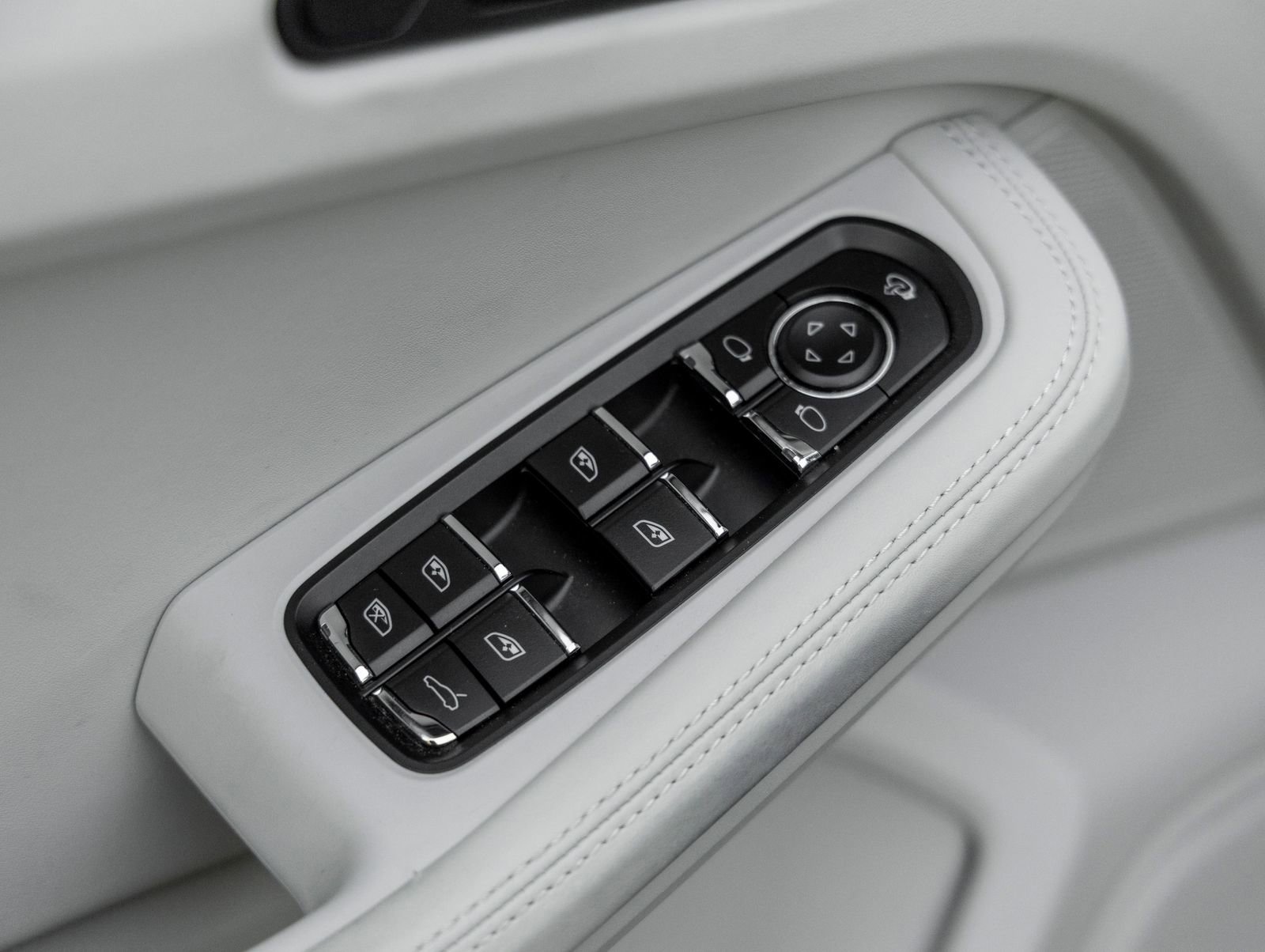 Certified 2023 Porsche Macan image 20