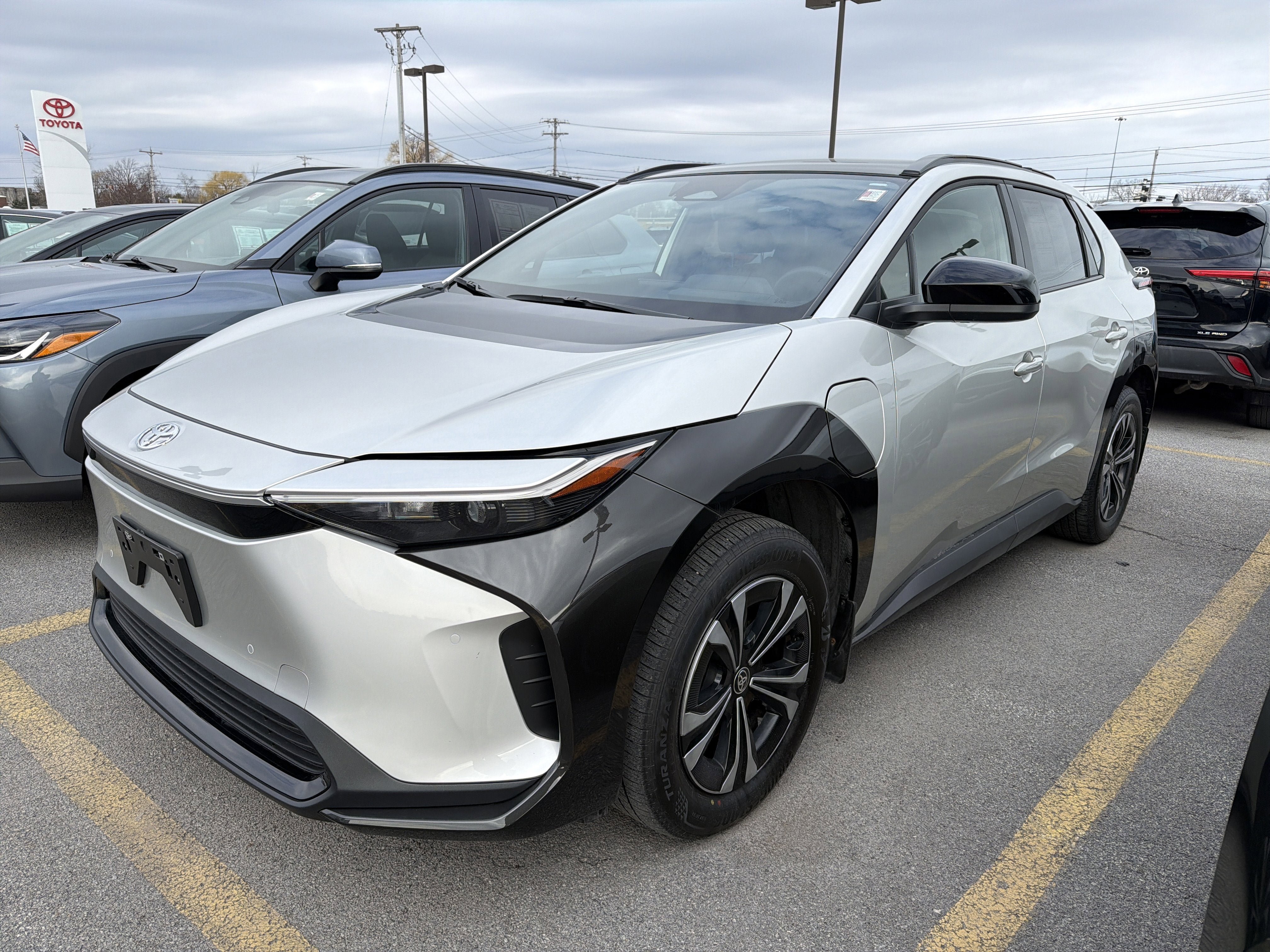 Used 2025 Toyota bZ4X AWD w/ Weather Package image 4