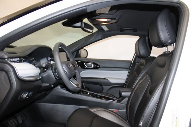 Used 2024 Jeep Compass Limited AWD/4WD image 7
