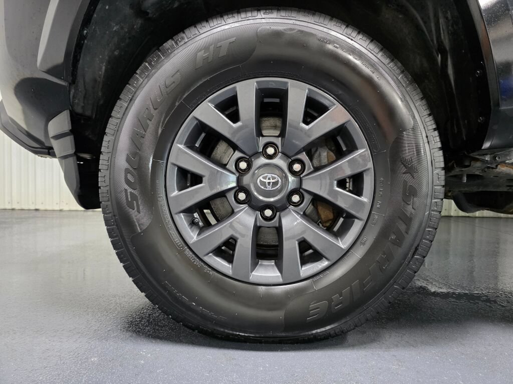 Used 2023 Toyota Tacoma SR5 AWD/4WD image 5