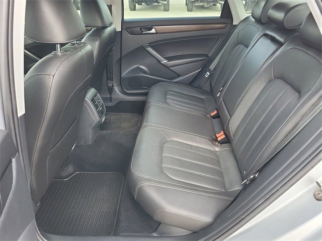 Used 2020 Volkswagen Passat 2.0T SEL image 25