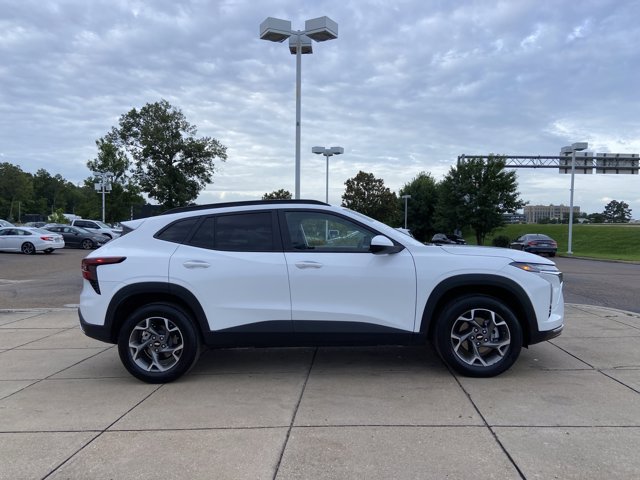 Used 2025 Chevrolet Trax LT w/ LT Convenience Package FWD image 13