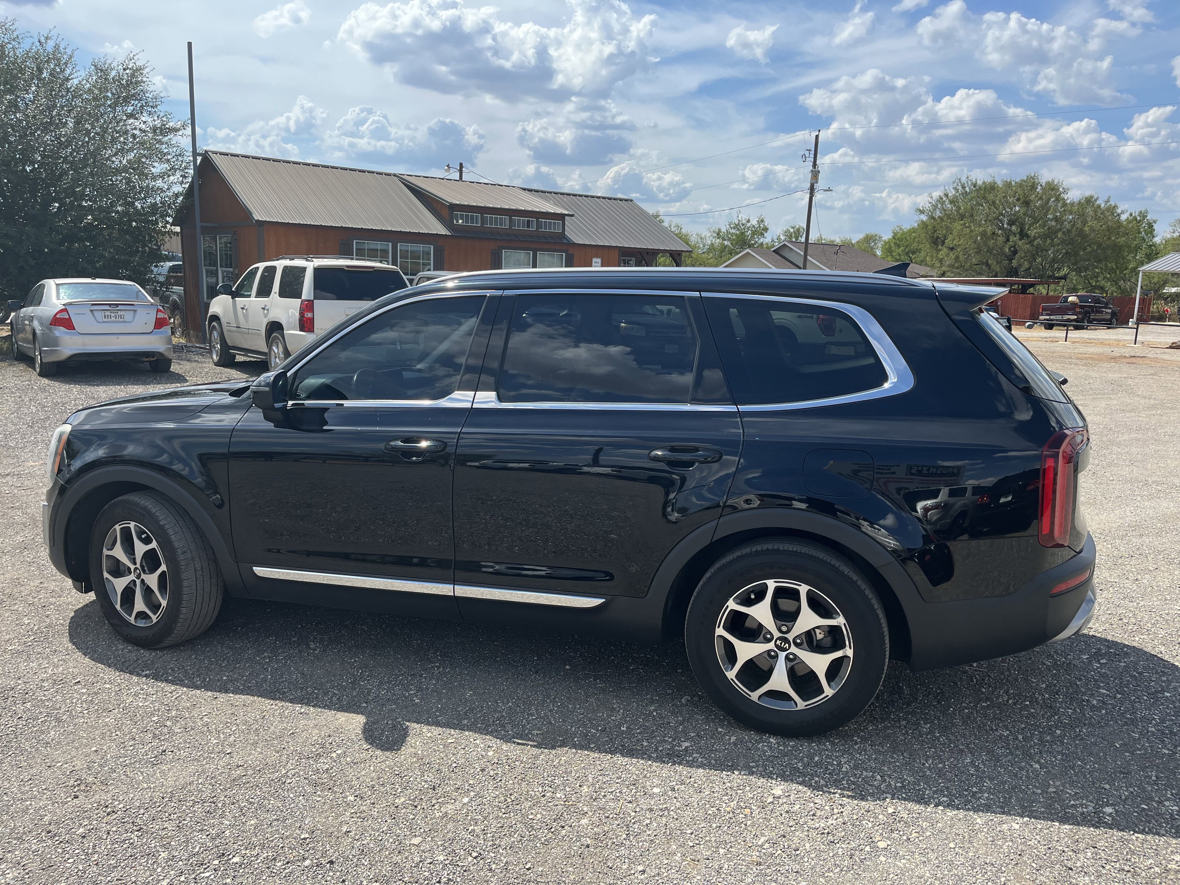 Used 2022 Kia Telluride SX w/ Nightfall Edition Package image 3