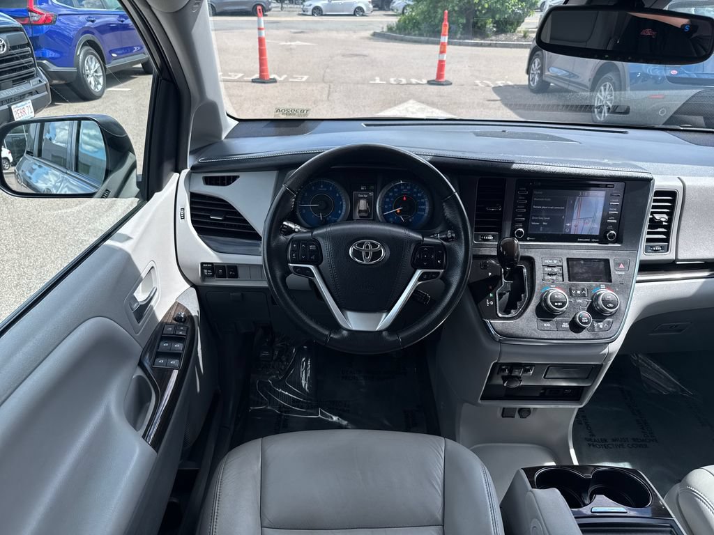 Used 2018 Toyota Sienna XLE Premium AWD/4WD image 12