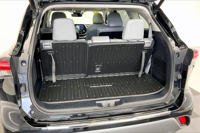 Used 2021 Toyota Highlander Platinum image 28