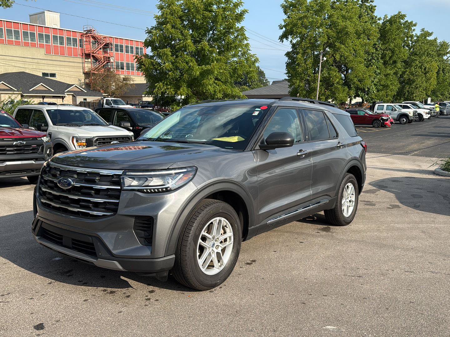 Used 2025 Ford Explorer Active AWD/4WD image 7
