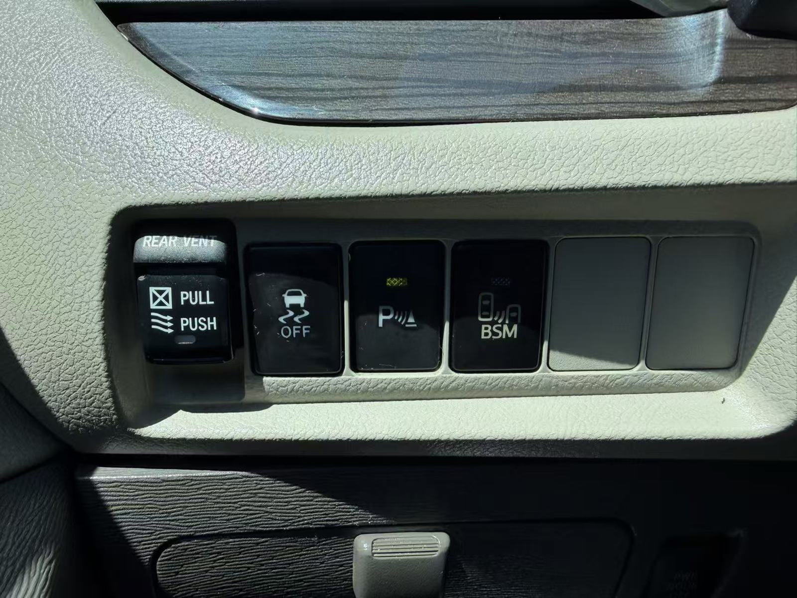 Used 2016 Toyota Sienna XLE w/ XLE Navigation Package FWD image 20