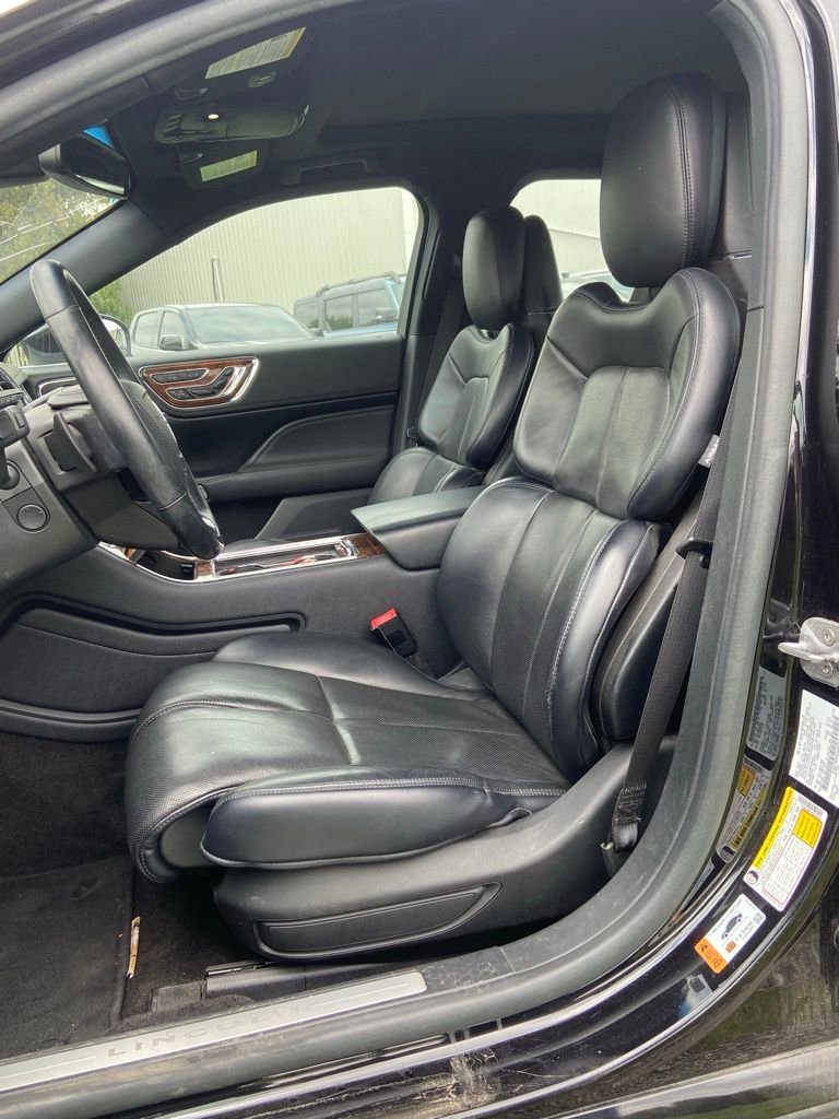 Used 2019 Lincoln Continental Reserve FWD image 11