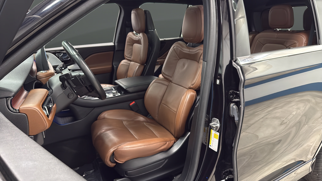 Used 2023 Lincoln Aviator Grand Touring w/ Equipment Group 301A AWD/4WD image 9